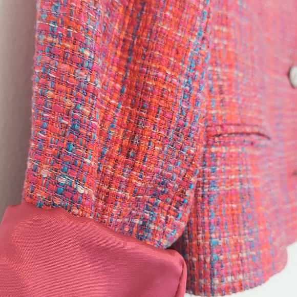 Vintage Handwoven Silk Tweed Blazer with Notched Lapels and Fitted Silhouette - Picture 7 of 9